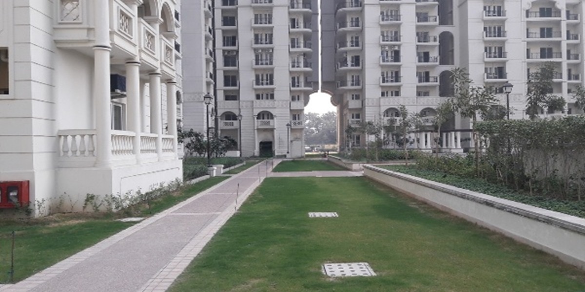 Resale apartment in moti nagar, Delhi